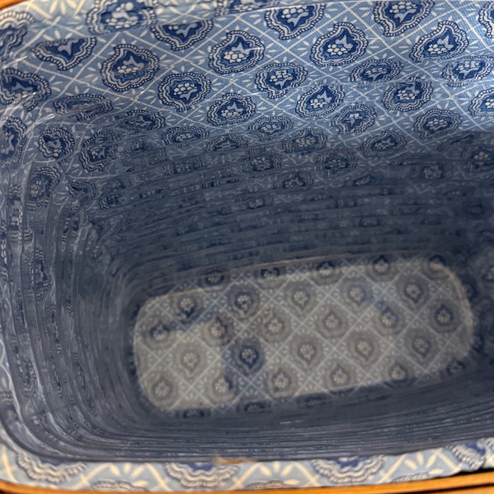 Longaberger 2000 VIP Basket with liner, protector, and handle gripper. - Picture 5 of 7